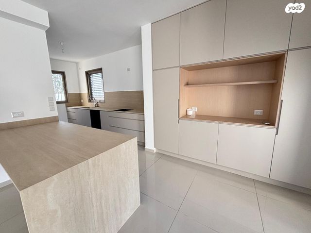 גג/ פנטהאוז, גולן, רמת השרון