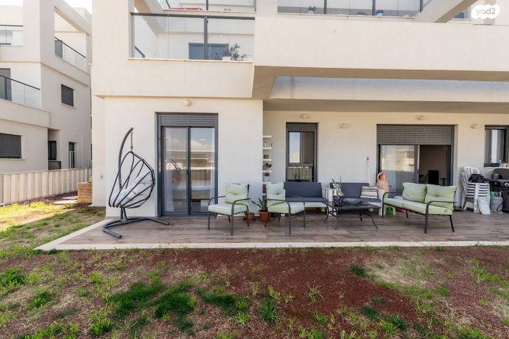 דירת גן, לבונה, כפר ורדים