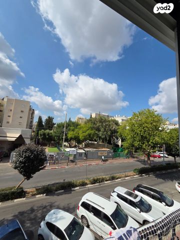 דירה, חיים סירני, אבני חן, רחובות