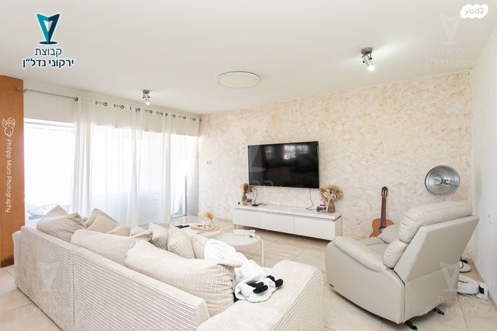 דו משפחתי, השושנים, רמות יצחק, נשר