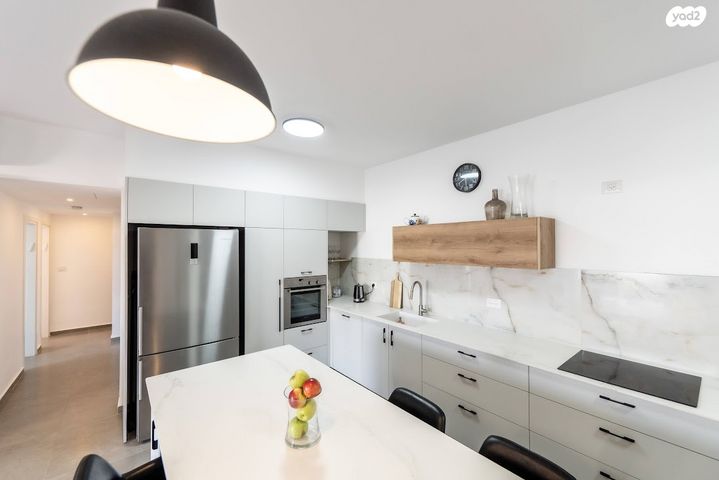 דירת גן, לבונה, כפר ורדים