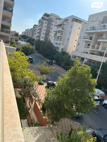 דירה, צור יצחק