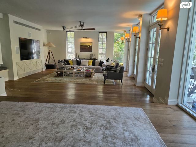 בית פרטי/ קוטג', גולן, רמת השרון