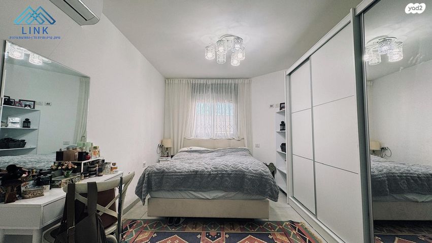 דירת גן, הגל, החותרים, טירת כרמל