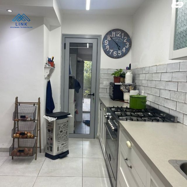 דירת גן, הגל, החותרים, טירת כרמל