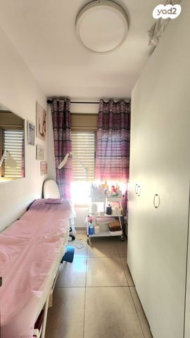 דירה, כרמל, אחוזת הנשיא, רחובות