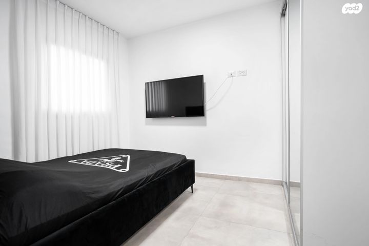 גג/ פנטהאוז, הפורצים, תל גיבורים, חולון