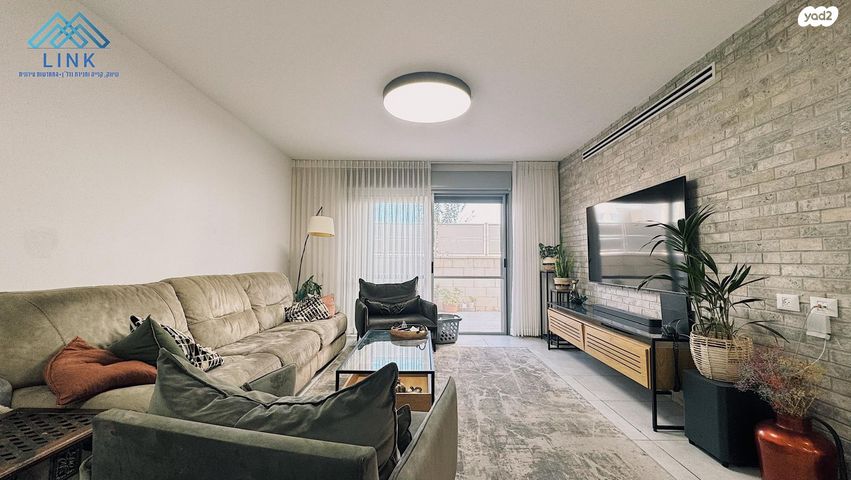 דירת גן, הגל, החותרים, טירת כרמל