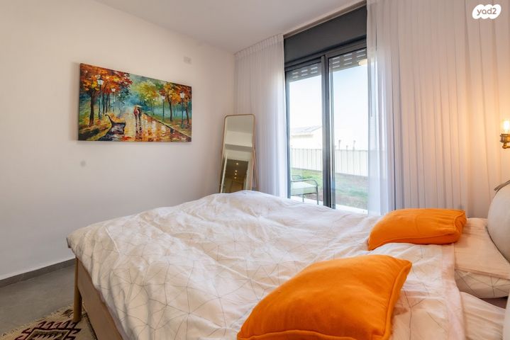 דירת גן, לבונה, כפר ורדים