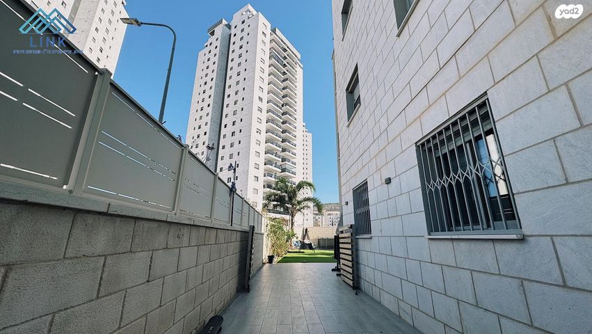 דירת גן, הגל, החותרים, טירת כרמל