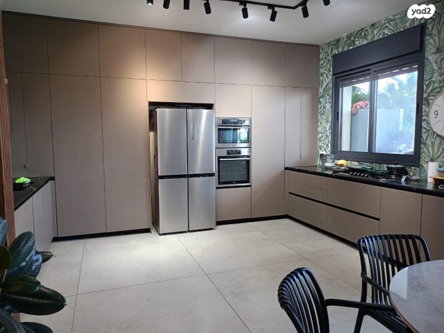 גג/ פנטהאוז, שמעון פרס/ האצטדיון, נהריה