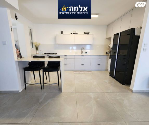 דירה, הגביש, נופי סלע, מעלה אדומים