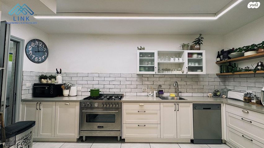 דירת גן, הגל, החותרים, טירת כרמל