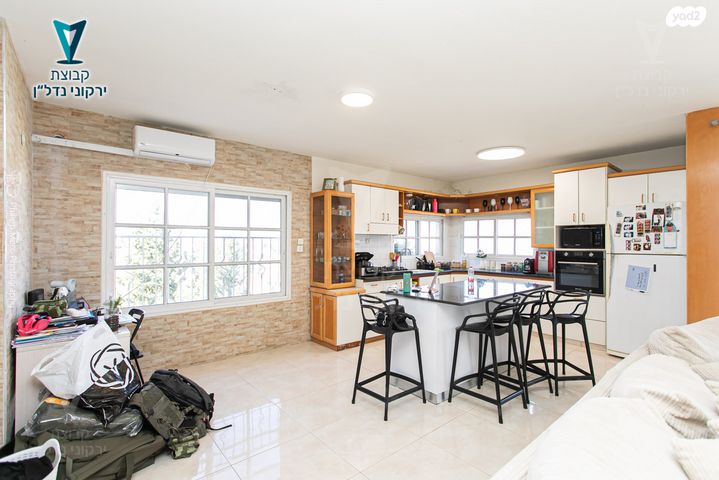 דו משפחתי, השושנים, רמות יצחק, נשר