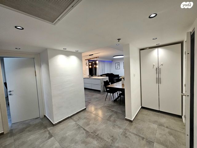 דירה, יוסף אבו, נתיבות מערב, נתיבות