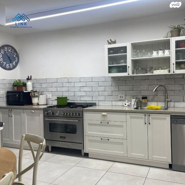 דירת גן, הגל, החותרים, טירת כרמל