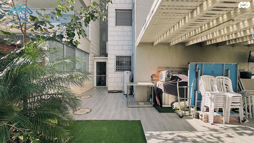 דירת גן, הגל, החותרים, טירת כרמל