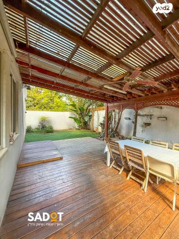 דו משפחתי, אלון, רמת השרון