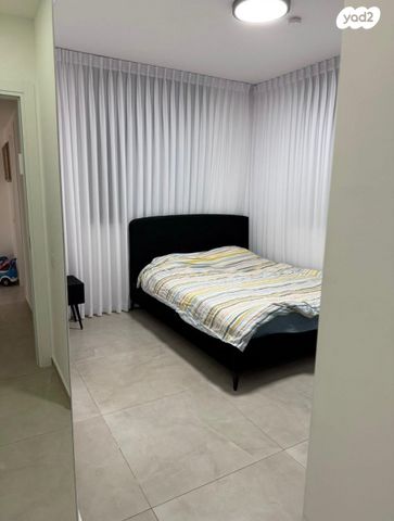 דירה, אריאל שרון, נתיבות