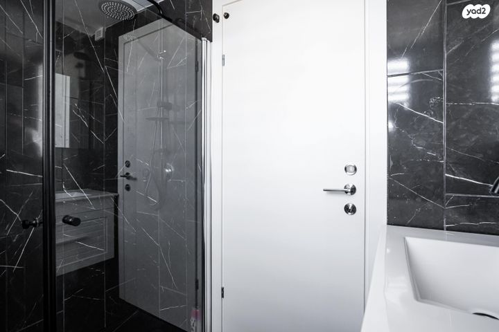 גג/ פנטהאוז, הפורצים, תל גיבורים, חולון