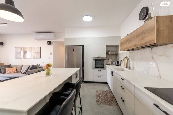 דירת גן, לבונה, כפר ורדים