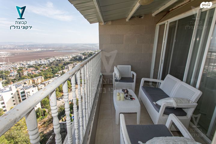 דו משפחתי, השושנים, רמות יצחק, נשר