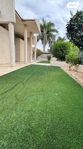 בית פרטי/ קוטג', שדרות הכורמים, ערוגות, ערוגות