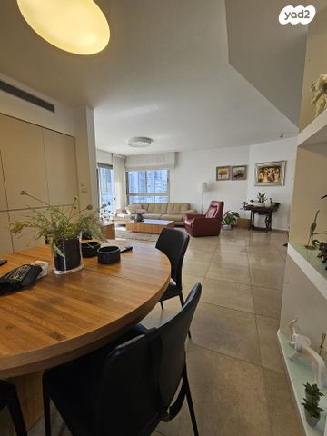 דירה, יצחק שדה 10, דרום מערב ותיק, בת ים