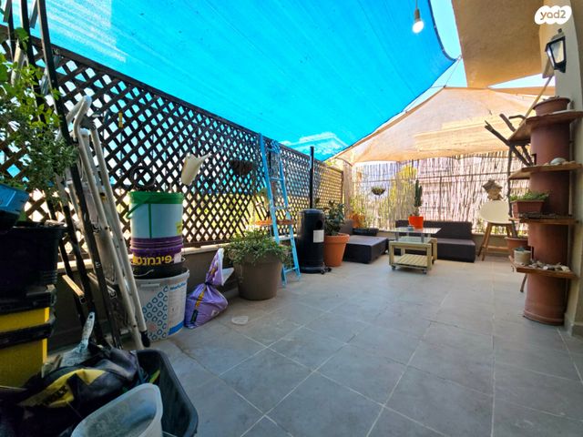 טריפלקס, עופרית 3, המושבה הירוקה, אבן יהודה