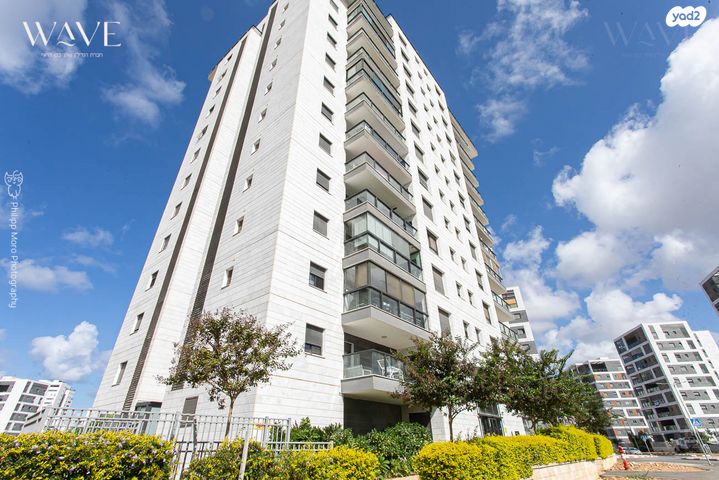 דירה, שדרות מנחם בגין, החותרים, טירת כרמל