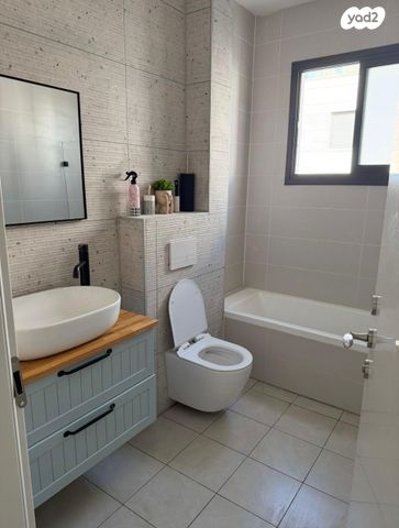 דירה, אריאל שרון, נתיבות