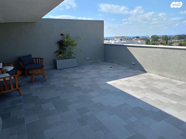 גג/ פנטהאוז, שמעון פרס/ האצטדיון, נהריה