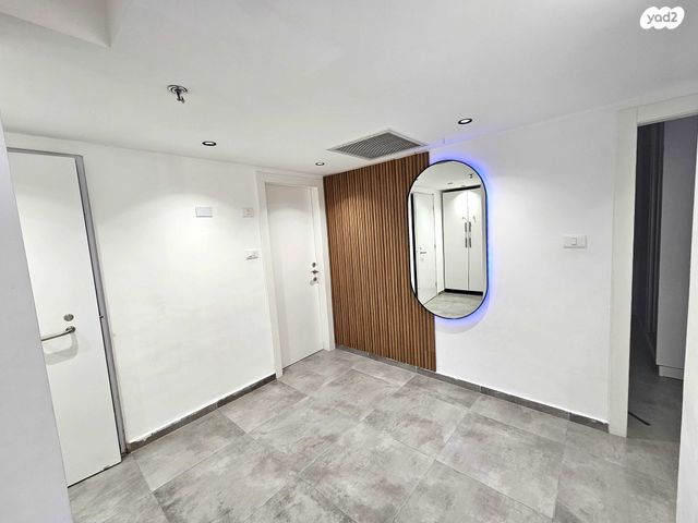 דירה, יוסף אבו, נתיבות מערב, נתיבות