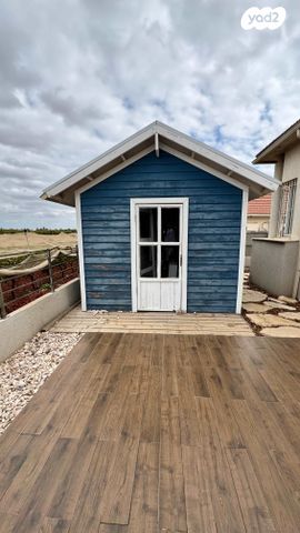 בית פרטי/ קוטג', שדרות הכורמים, ערוגות, ערוגות