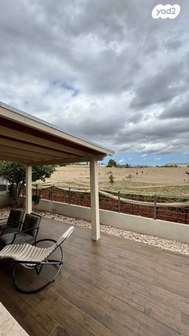 בית פרטי/ קוטג', שדרות הכורמים, ערוגות, ערוגות