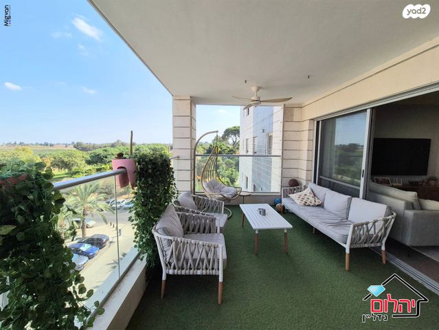 דירה, שלמה וחיה אנגל, כפר סבא הירוקה, כפר סבא