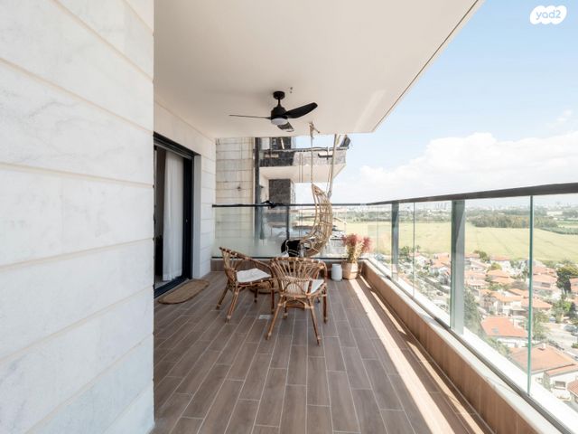 דירה, הכרמל, יבנה