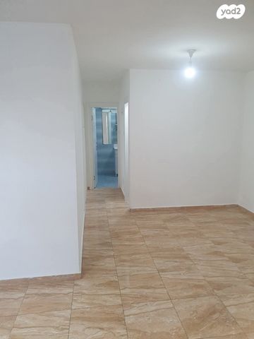 דירה, אהוד דולינסקי, אושיות, רחובות