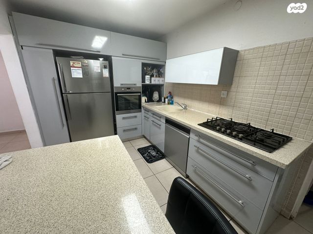 דירה, גיורא יוספטל, גיורא, רמלה