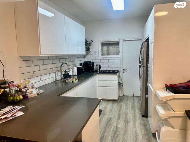 דירה, הפרחים, כפר סבא