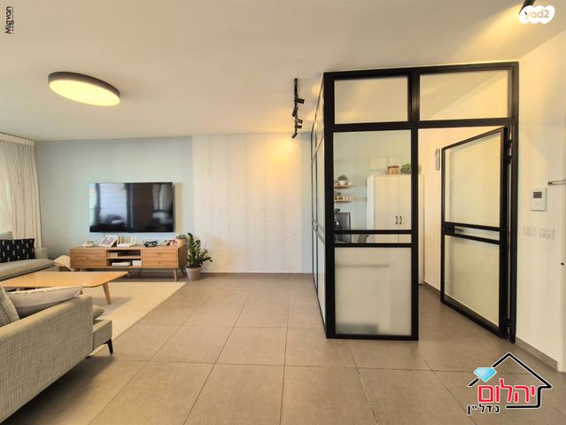 דירה, שלמה וחיה אנגל, כפר סבא הירוקה, כפר סבא