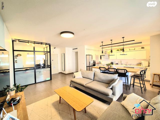 דירה, שלמה וחיה אנגל, כפר סבא הירוקה, כפר סבא