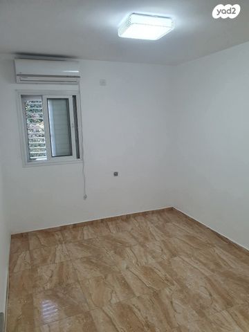 דירה, אהוד דולינסקי, אושיות, רחובות