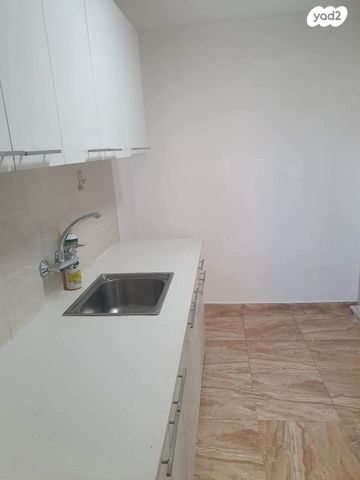 דירה, אהוד דולינסקי, אושיות, רחובות