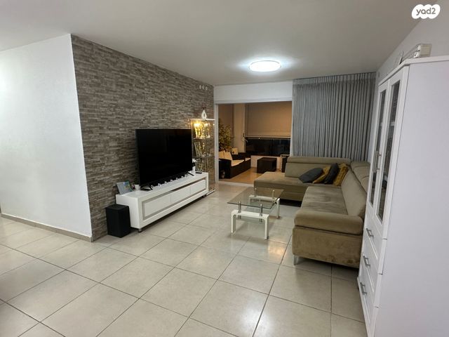 גיורא יוספטל 