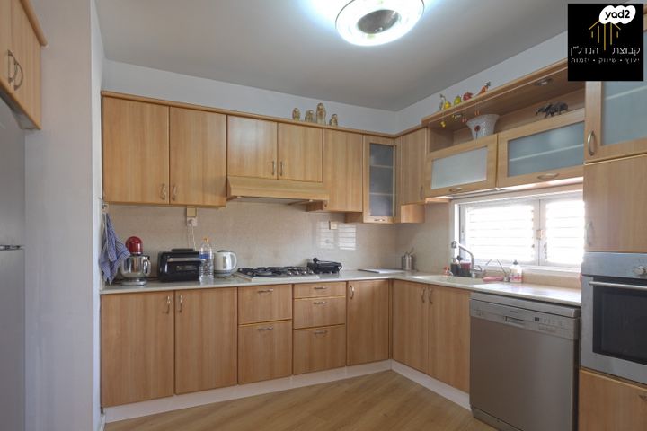 דירה, האחים אוסטשינסקי, ראשונים, ראשון לציון