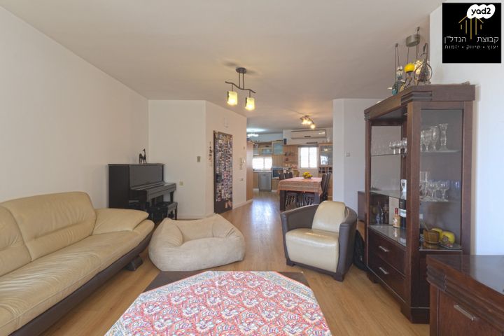 דירה, האחים אוסטשינסקי, ראשונים, ראשון לציון