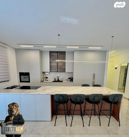 גג/ פנטהאוז, נתיבות