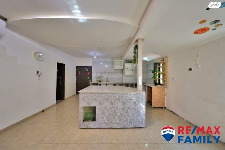 דירה, שמואל עזר, גבעה א', שביט, קרית אתא