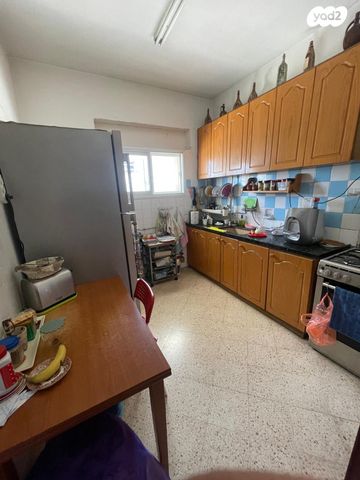 דירה, אבן גבירול 34, העיר התחתית, ואדי סאליב, חיפה